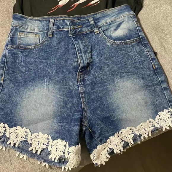 NWT 💋 HIGH WAIST LACE TRIMMED DISTRESSED DENIM JEAN STRETCH SHORTS Women’s 12 - Picture 8 of 12